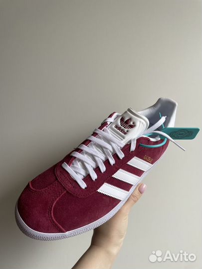 Adidas gazelle женские красные