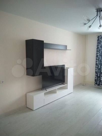 2-к. квартира, 65 м², 1/10 эт.