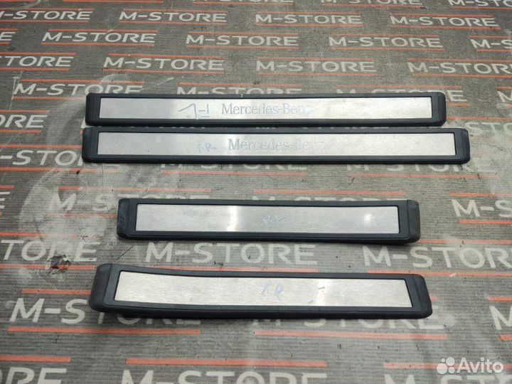Накладка на порог салона Mercedes-Benz E-Class