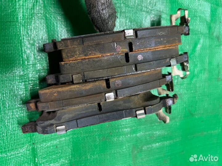 Тормозные колодки переднее Nissan Note E13 HR12DE