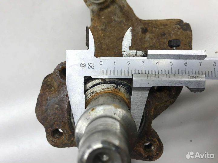 Кулак задний левый Mazda 626 GF 2001 г.в