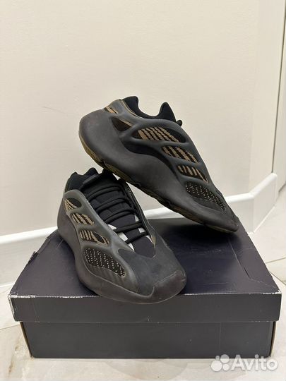 Adidas yeezy boost 700 v3