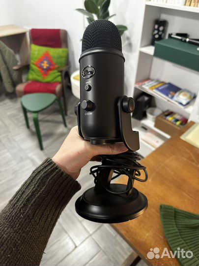 Микрофон Logitech Yeti