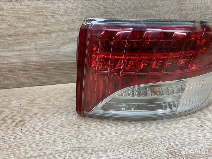 Фонарь правый Toyota Avensis 3 T270 111924