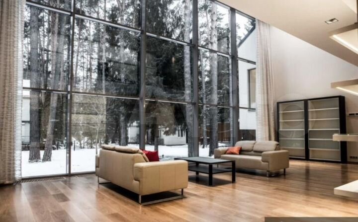 Коттедж 680 м² на участке 12 сот.