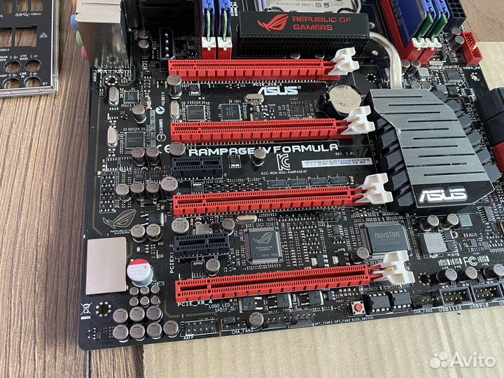 Материнская плата 2011 asus ROG Rampage IV Formula