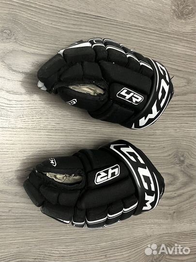 Перчатки хоккейные ссм