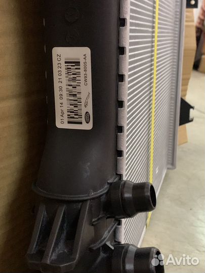 Радиатор охлаждения Jaguar XF 2.0