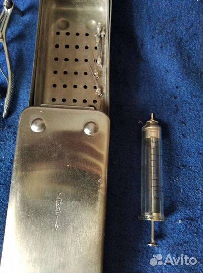 Стерилизатор 1967г. с медицинским инструментом