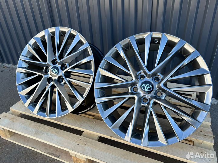 5Р Диски новые литые 18R 5*114.3 на Toyota Camry