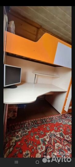 Детская кровать-чердак со столом и шкафом