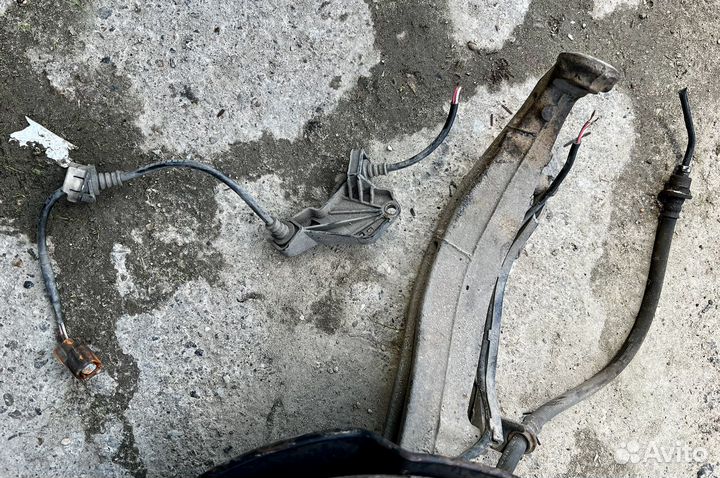 Кулак передний со ступицей в сборе elysion