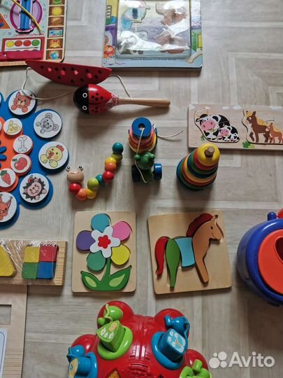 Развивающие игрушки для малышей пакетом