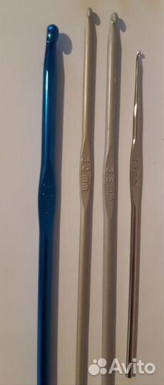 Нитки мулине, крючки, спицы, леска для бисера