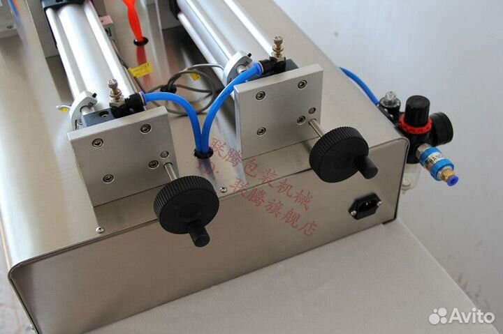 Дозатор жидкости поршневой серии LPF/2 сопла