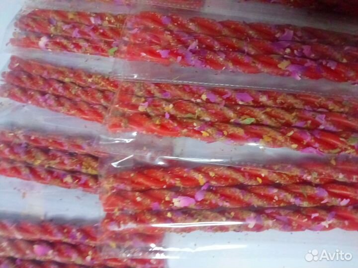 Красные свечи-скрутки с розой