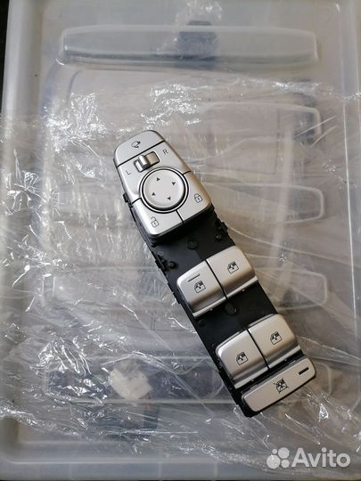 Блок кнопок стеклоподъемников Genesis G70