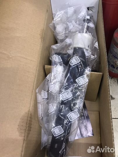 Амортизатор Skoda Octavia A5 (04)