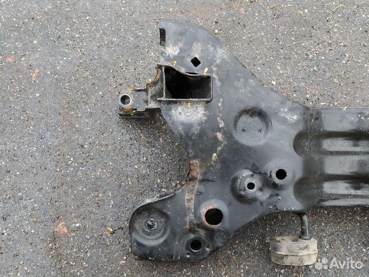 Передний подрамник skoda rapid