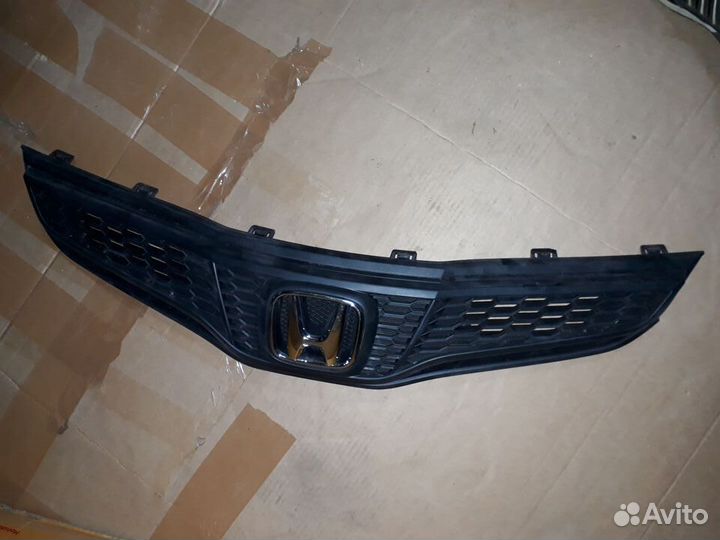 Решетка радиатора Honda Jazz / Fit