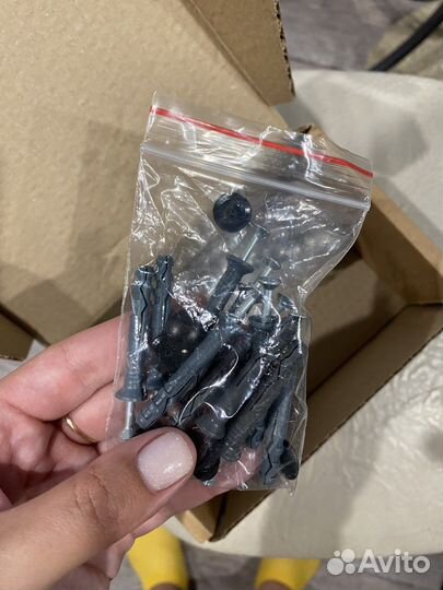 Крючки настенные в гардероб и не только