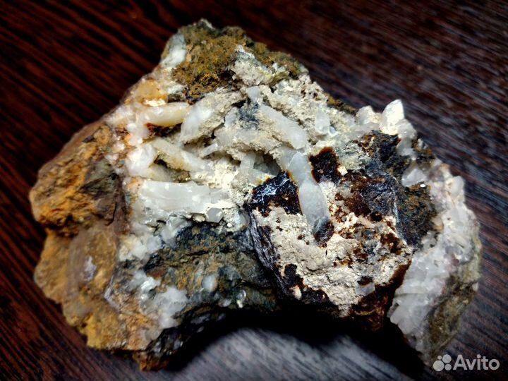 Кварц с пиритом, минерал