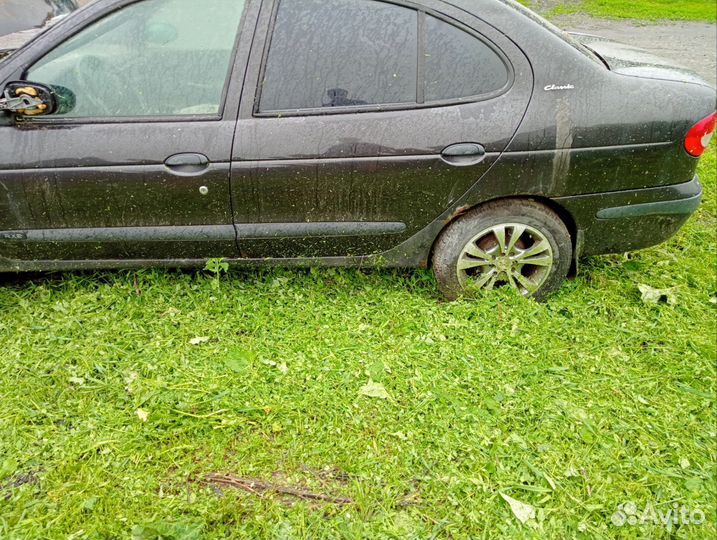 Renault Megane 1.6 AT, 2000, битый, 13 770 км