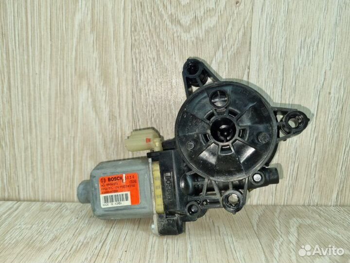 Мотор стеклоподъемника задний правый Hyundai