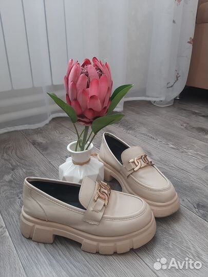Лоферы женские