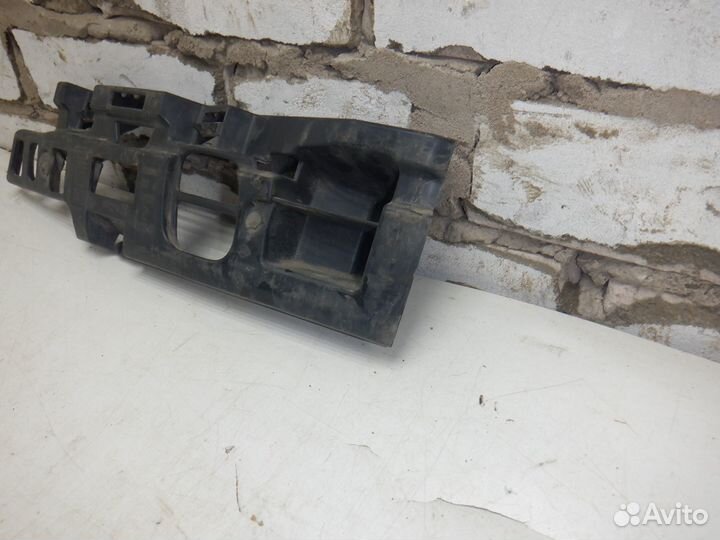 Кронштейн заднего бампера Renault Megane 2