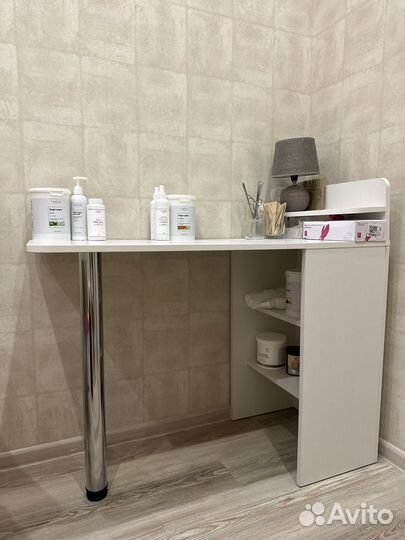 Маникюрный стол складной