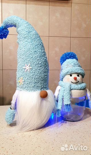 Новогодний гном и снеговик пара