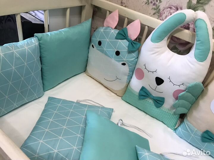 Комплект подушек в кроватку