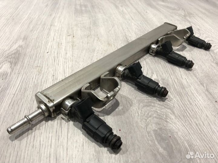 Рампа топливная с форсунками Ford Focus 2 qqdb