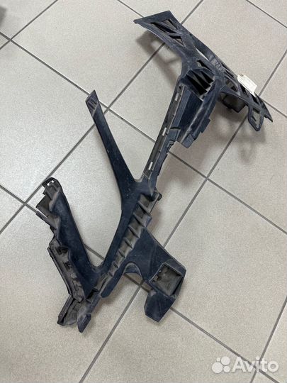 Кронштейн переднего бампера Mercedes W212