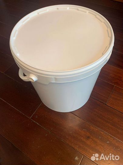 Ведро пластиковое с крышкой 20 литров