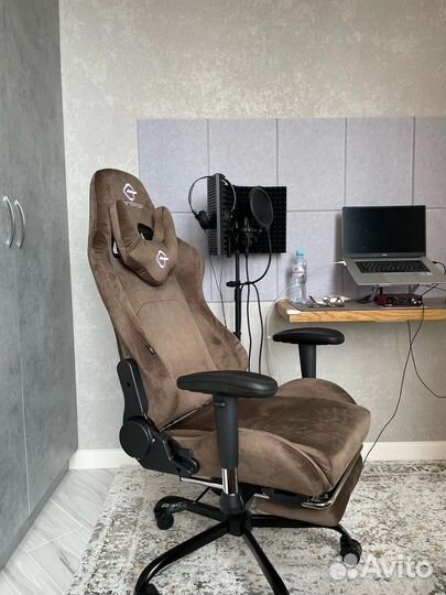 Игровое компьютерное кресло