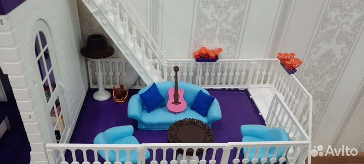 Кукольный домик с мебелью