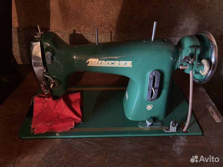 Ножная педальная швейная машинка Minerva 122