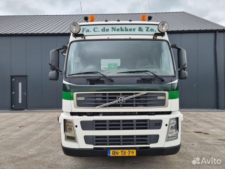 В разборке грузовик Volvo,FM 2001-2005