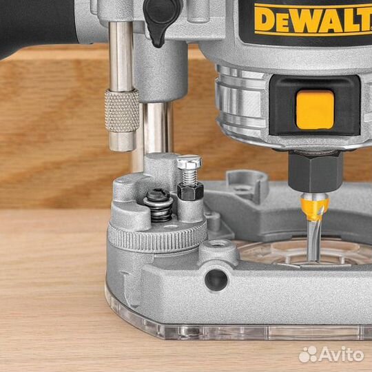 Фрезер DeWalt D26203-QS