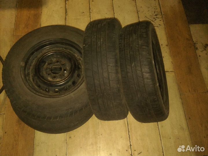 Продам колеса жигулевские и 2 покрышки летние r13