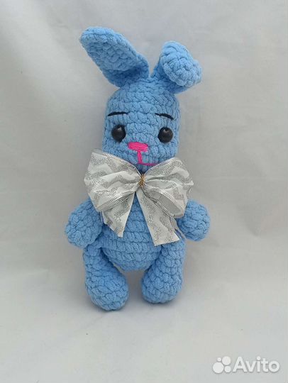 Вязаный зайчик из плюшевой пряжи