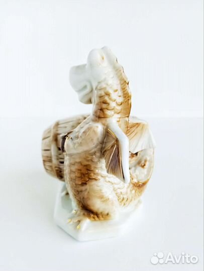 Фарфор статуэтка Дракон с бочкой позолота Stella