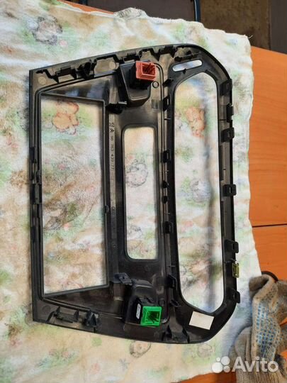 Рамка магнитолы Peugeot 301