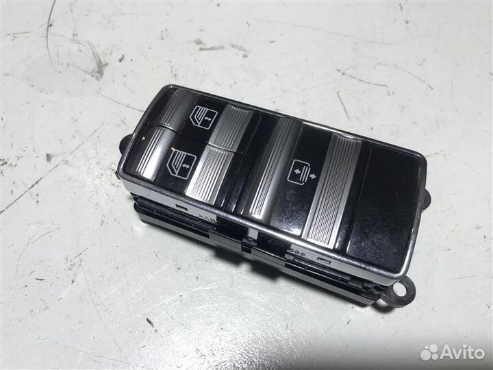 Кнопка стеклоподъемника задняя правая