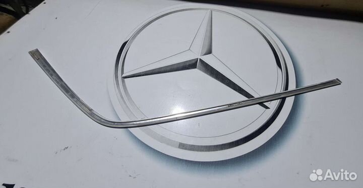 Молдинг заднего правого стекла Mercedes GL166