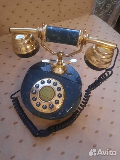 Стационарный телефон ретро или прокат нафотосессию