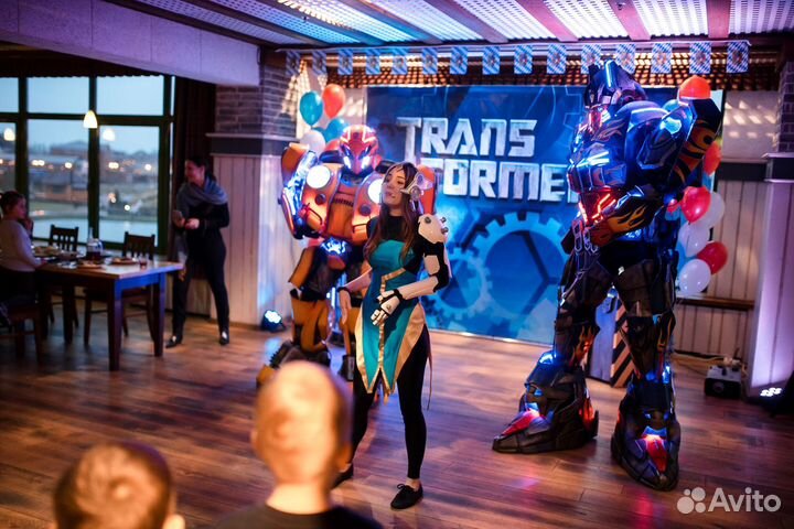 Аниматор Бамблби, шоу роботов трансформеров