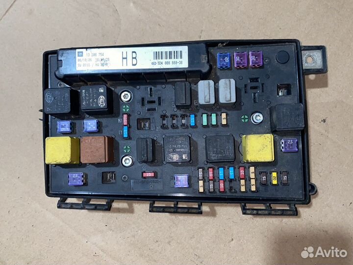 Блок предохранителей Opel Astra H Zafira B